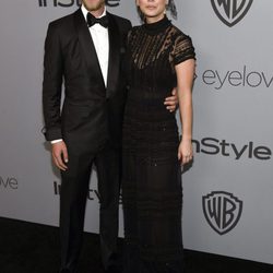 Kaley Cuoco y Karl Cook en la fiesta InStyle tras los Globos de Oro 2018