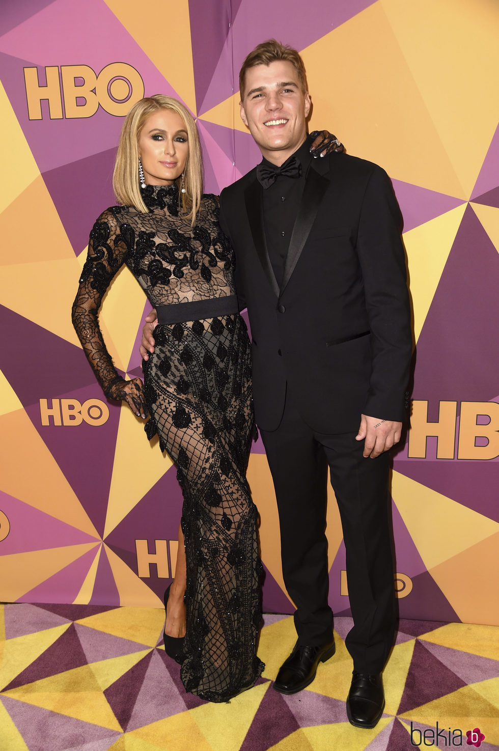 Paris Hilton y Chris Zylka en la fiesta HBO tras los Globos de Oro 2018