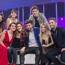 Los concursantes de 'OT 2017' junto a Roberto Leal en la gala 10