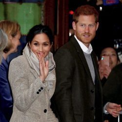 El Príncipe Harry y Meghan Markle visitan la radio Reprezent FM