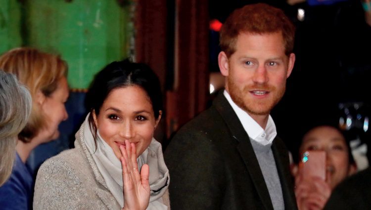 El Príncipe Harry y Meghan Markle visitan la radio Reprezent FM