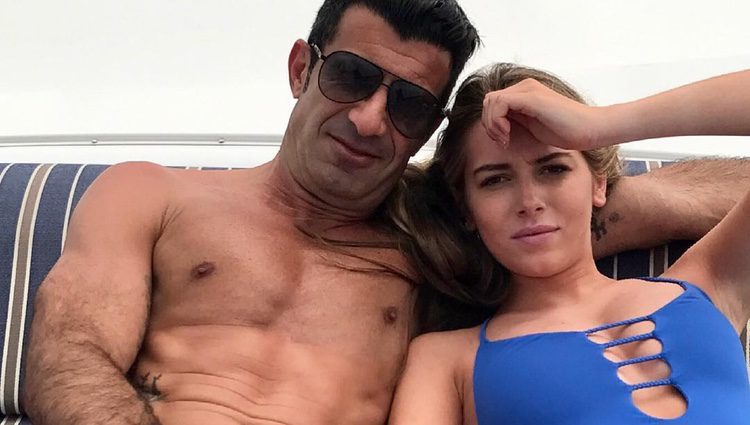 Luis Figo en la playa con su hija Daniela Svedin Figo