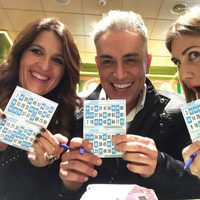 Laura Fa, Kiko Hernández y Carlota Corredera jugando al bingo