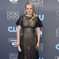 Elisabeth Moss en la alfombra roja de los Critics' Choice Awards 2018