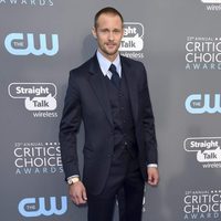 Alexander Skarsgård en la alfombra roja de los Critics' Choice Awards 2018