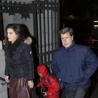 Cayetano Martínez de Irujo y Bárbara Mirjan en el funeral de Carmen Franco