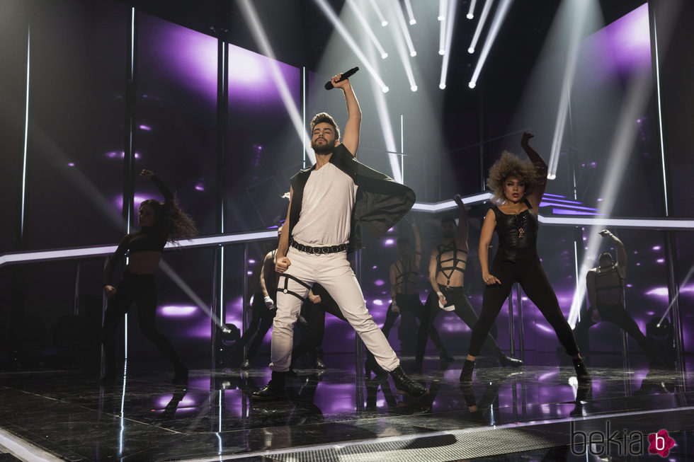 Agoney durante su actuación en la gala 11 de 'OT 2017'