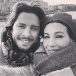 Almudena Navalón y Manuel Carrasco en un viaje a París