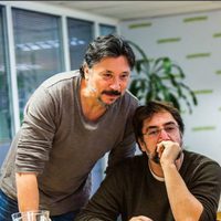 Javier y Carlos Bardem planeando su viaje a la Antártida con Greenpeace