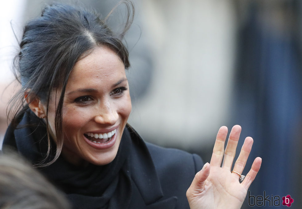 Meghan Markle, muy sonriente en su primera visita oficial a Gales