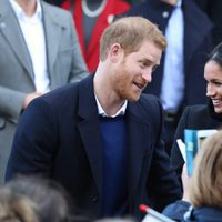 El Príncipe Harry y Meghan Markle durante su primera visita oficial juntos a Gales