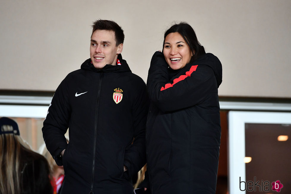 Louis Ducruet y Marie Chevallier, muy sonrientes en un partido de fútbol