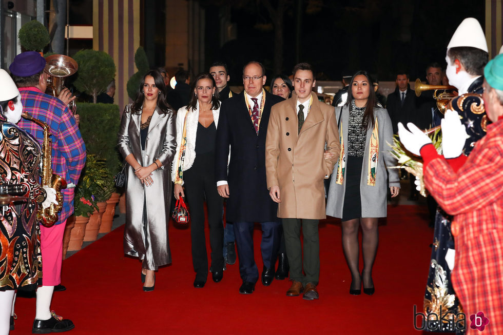 Alberto de Mónaco con Estefanía de Mónaco, Louis Ducruet, Marie Chevallier y Pauline Ducruet en el Festival de Circo de Monte-Carlo 2018