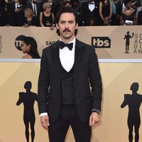 Milo Ventimiglia en la alfombra roja de los SAG 2018