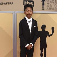 Miles Brown en la alfombra roja de los SAG 2018