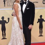 Joseph Fiennes y Maria Dolores Dieguez en la alfombra roja de los SAG 2018