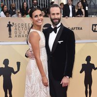 Joseph Fiennes y Maria Dolores Dieguez en la alfombra roja de los SAG 2018