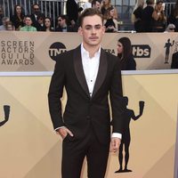 Dacre Montgomery en la alfombra roja de los SAG 2018