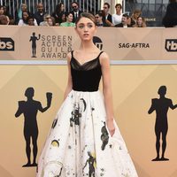 Natalia Dyer en la alfombra roja de los SAG 2018