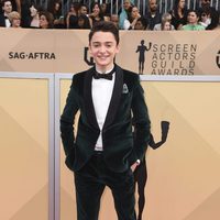 Noah Schnapp en la alfombra roja de los SAG 2018