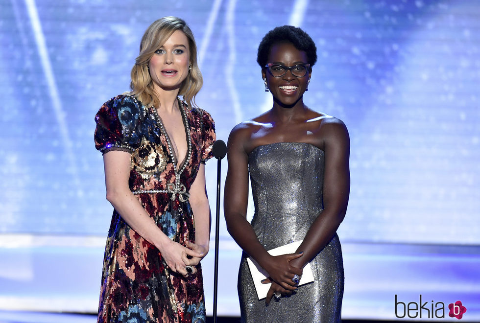 Brie Larson y Lupita Nyong'o en la gala de los SAG 2018