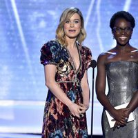 Brie Larson y Lupita Nyong'o en la gala de los SAG 2018