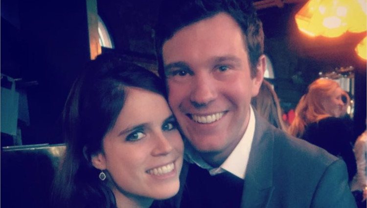 La Princesa Eugenia de York y James Brooksbank tras anunciar su compromiso