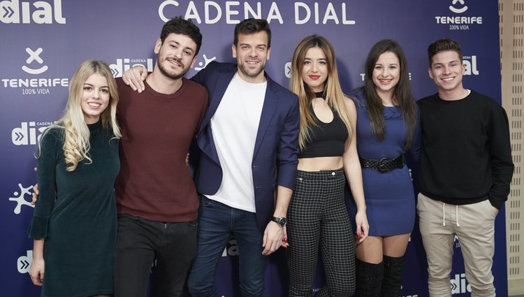 Nerea, Cepeda, Ricky, Mimi, Thalía y Raoul en la presentación de la XXII edición de los Premios Cadena Dial