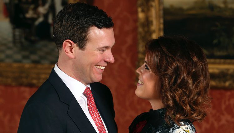 La Princesa Eugenia de York y Jack Brooksbank se miran con amor tras anunciar su compromiso