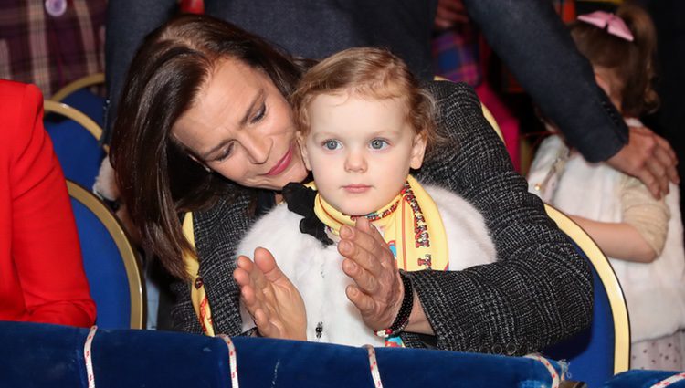 Estefanía de Mónaco, muy cariñosa con Gabriella de Mónaco en el Festival de Circo de Monte-Carlo 2018