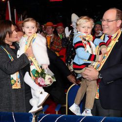 Alberto y Estefanía de Mónaco con los Príncipes Jacques y Gabriella en el Festival de Circo de Monte-Carlo 2018