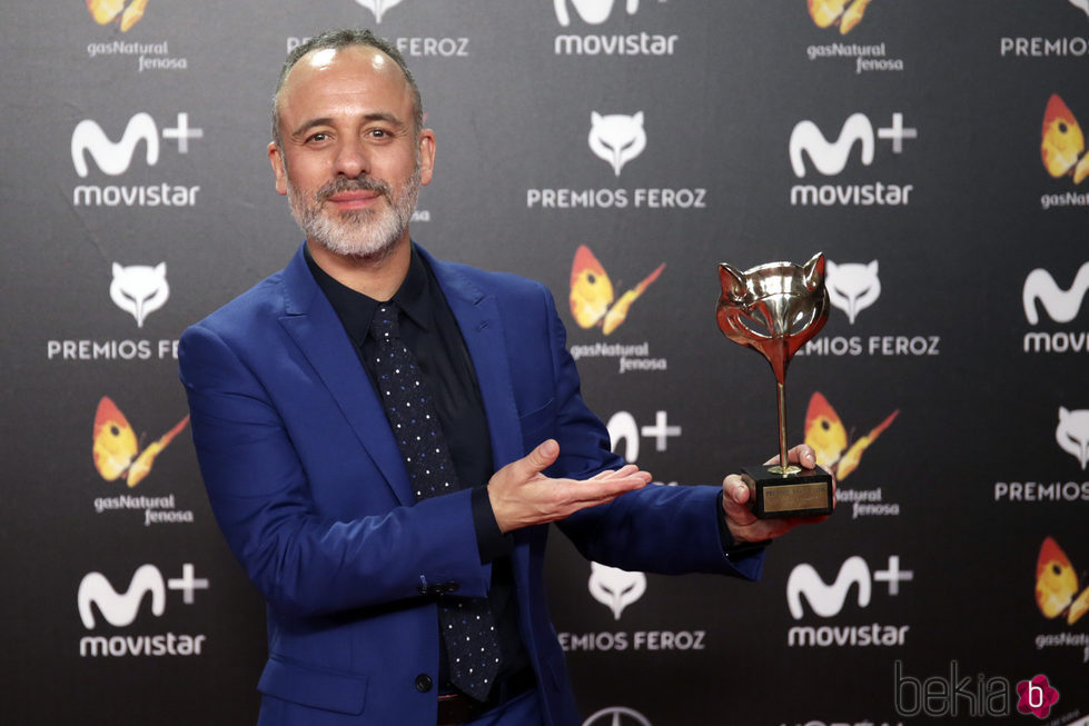 Javier Gutiérrez con su premio Feroz 2018