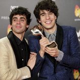 Javier Ambrossi y Javier Calvo con su premio Feroz 2018