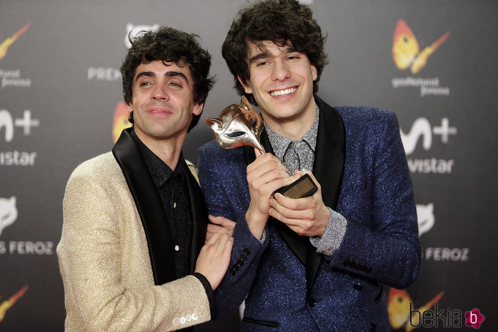 Javier Ambrossi y Javier Calvo con su premio Feroz 2018