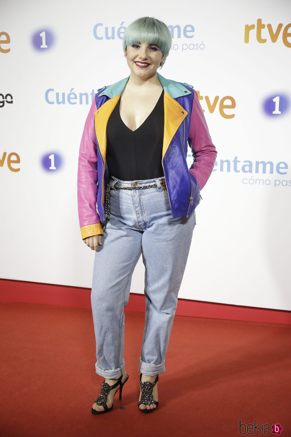 Marina ('OT 2017') posa en la premier de la 19 temporada de 'Cuéntame'