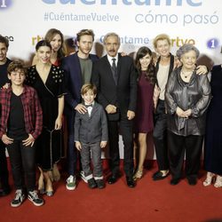 Foto de familia de los protagonistas de 'Cuéntame' en la premier de la 19 temporada