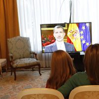 La Reina Letizia y sus hijas viendo el discurso de Navidad del Rey Felipe