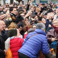 El Rey Felipe se hace una foto con una señora en Jaén