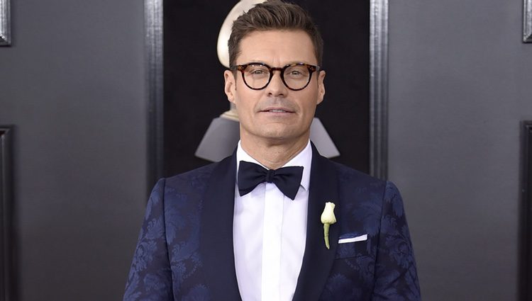 Ryan Seacrest en la alfombra roja de los Premios Grammy 2018