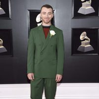 Sam Smith en la alfombra roja de los Premios Grammy 2018