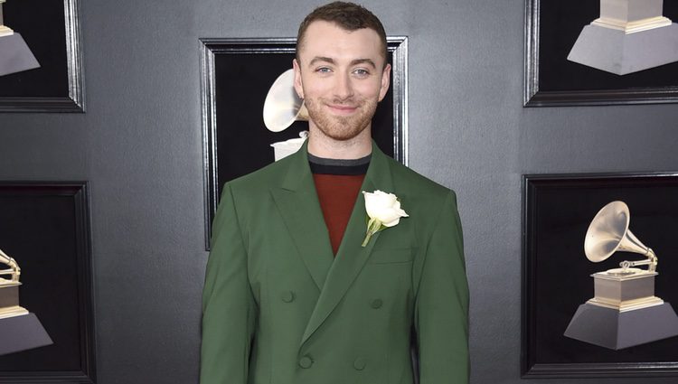 Sam Smith en la alfombra roja de los Premios Grammy 2018