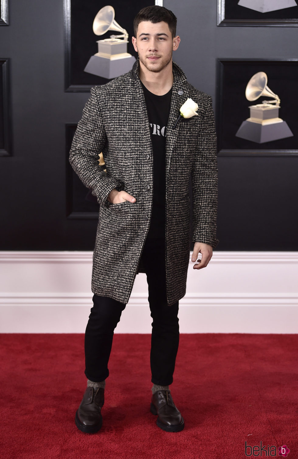 Nick Jonas en la alfombra roja de los Premios Grammy 2018