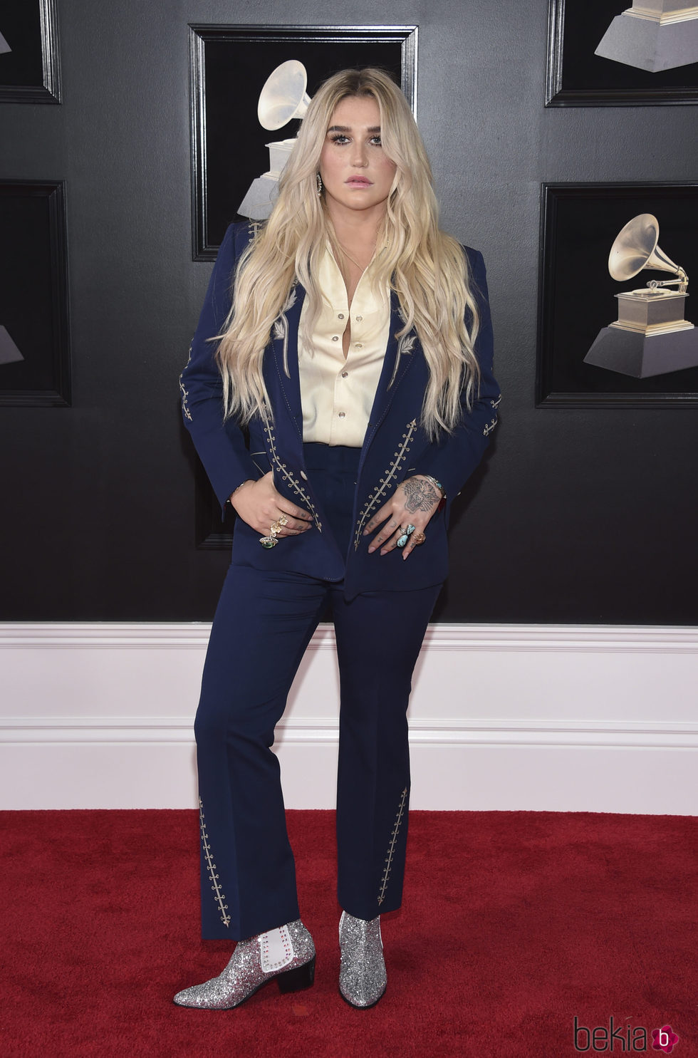 Kesha en la alfombra roja de los Premios Grammy 2018