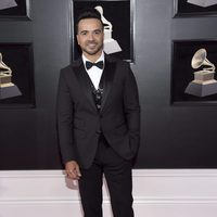 Luis Fonsi en la alfombra roja de los Premios Grammy 2018