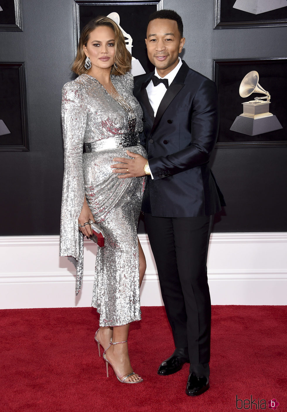 Chrissy Teigen y John Legend en la alfombra roja de los Premios Grammy 2018