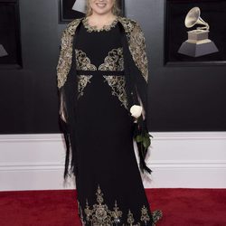 Kelly Clarkson en la alfombra roja de los Premios Grammy 2018