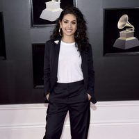 Alessia Cara en la alfombra roja de los Premios Grammy 2018