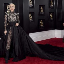 Lady Gaga en la alfombra roja de los Premios Grammy 2018