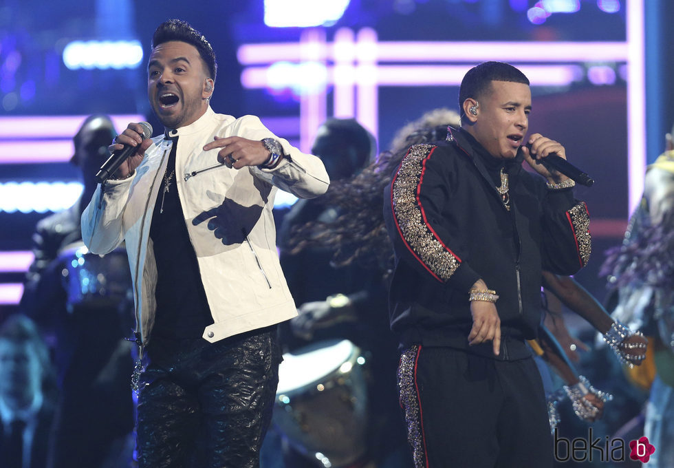 Luis Fonsi y Daddy Yankee durante su actuación en los Premios Grammy 2018