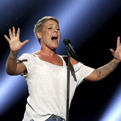 Pink durante su actuación en los Premios Grammy 2018